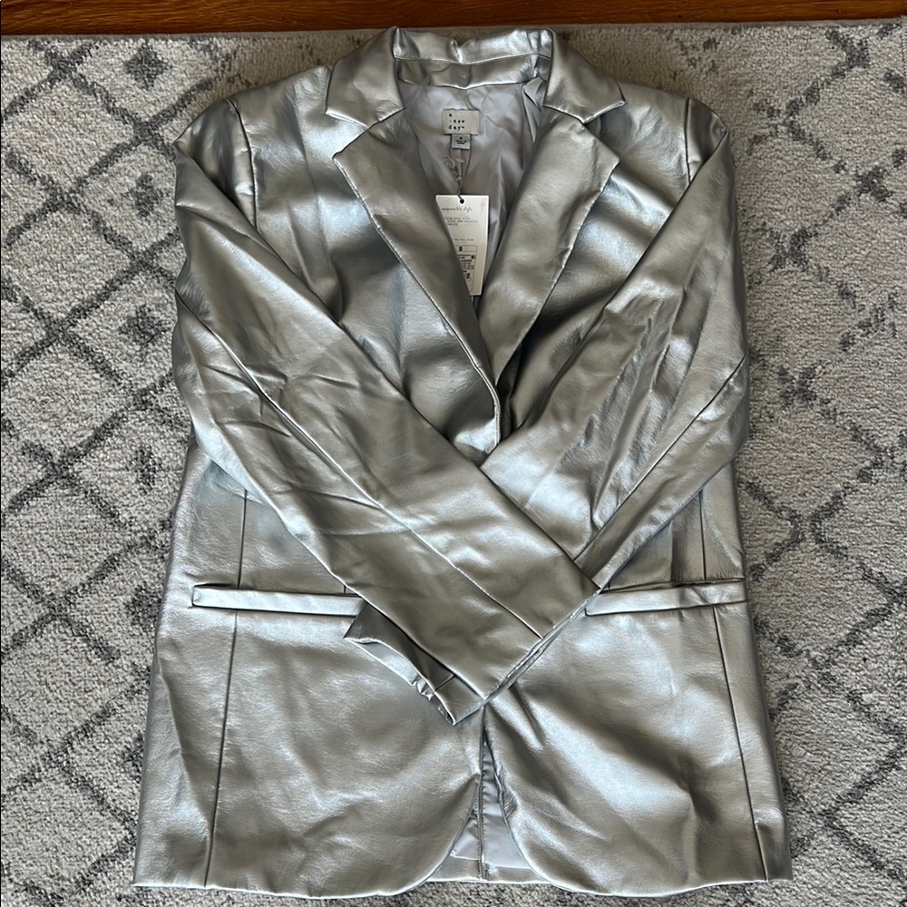 A New Day Silver Blazer with Notched Lapels and Tailored Silhouette
